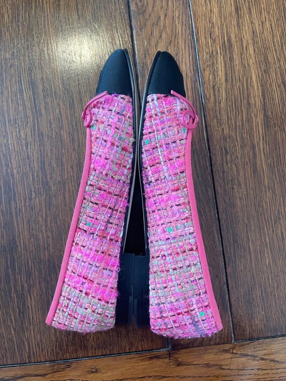 CHANEL Hot Pink Tweed Ballet Flats with Black Cap-Toe and Bow 38.5C multicolor